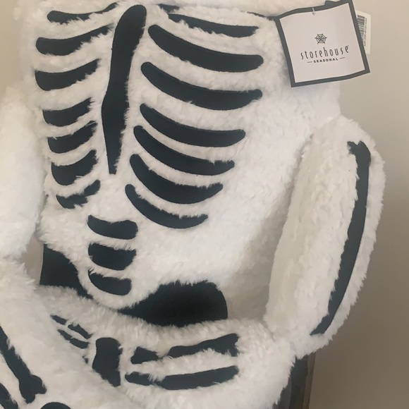 COPY - Halloween Storehouse Seasonal Life Size Skeleton Pillow. Brand New. - Picture 6 of 7
